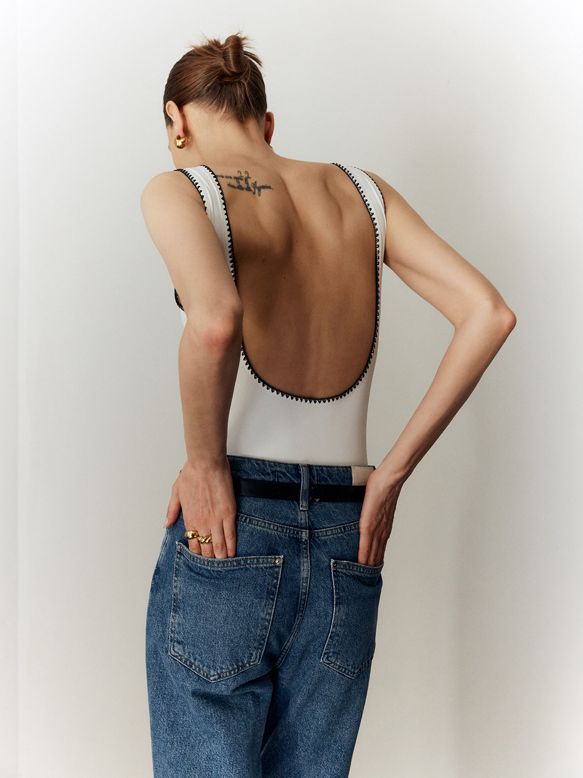 Sırtı Açık İnce Düşük Kesim Bodysuit
