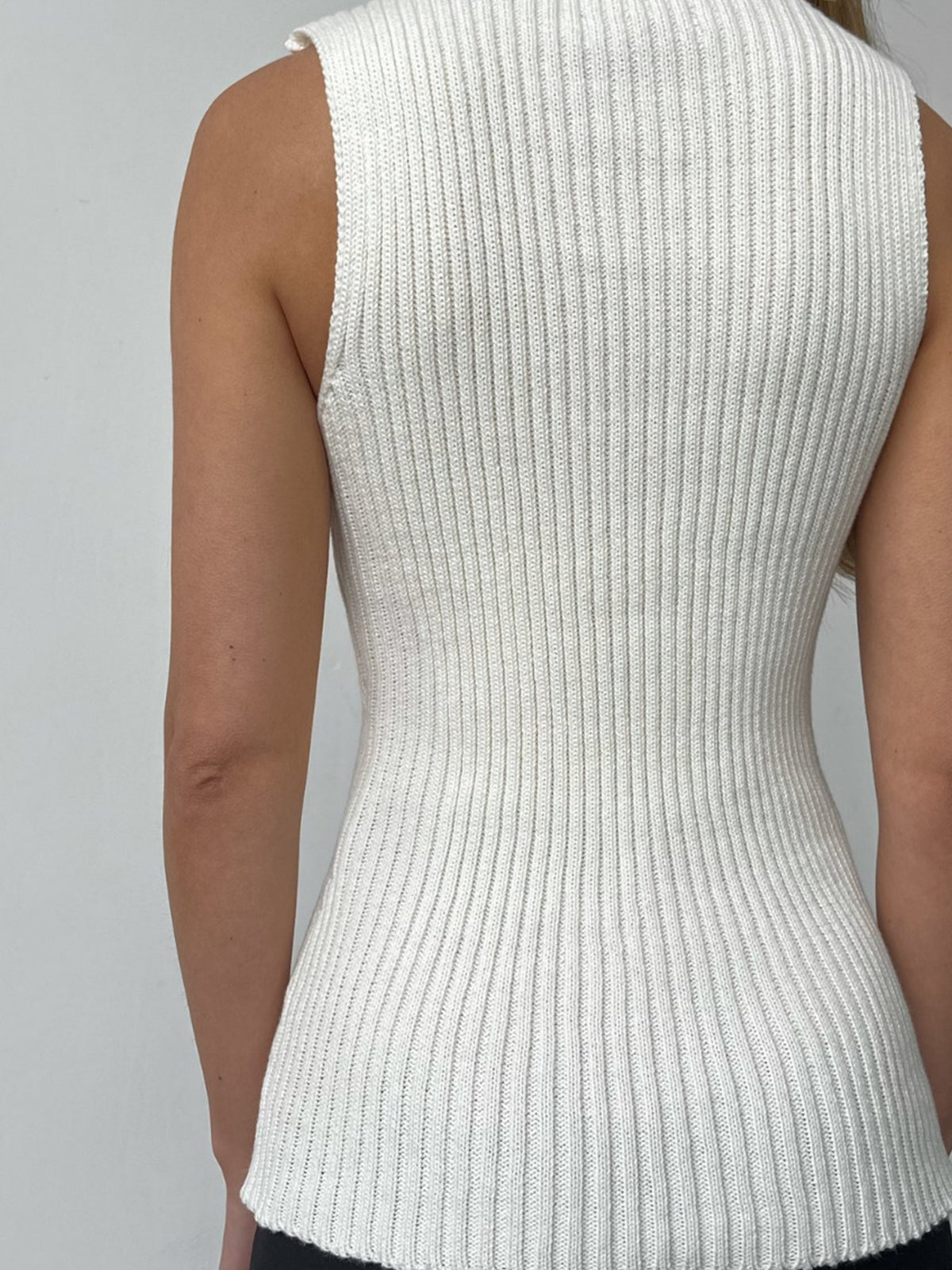 Minimalist Balıkçı Yaka Kaburgalı Tank Top