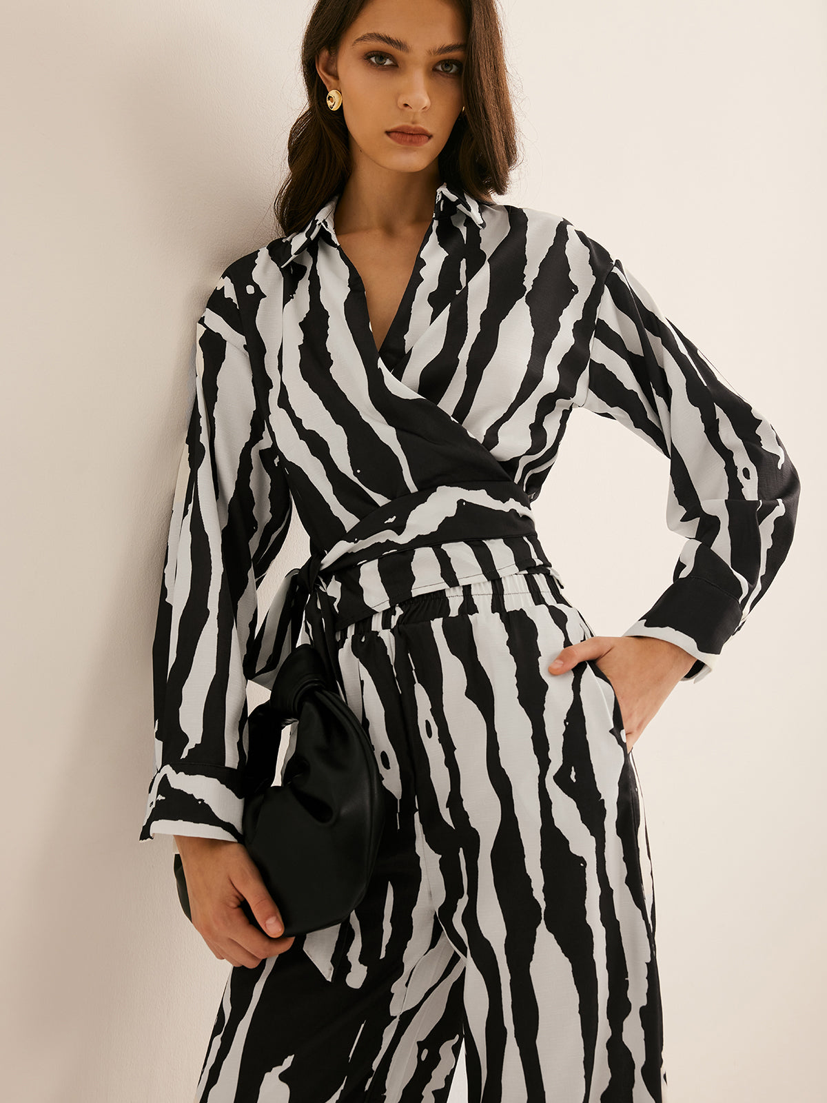V Yaka Zebra Desenli Pantolon Takımı