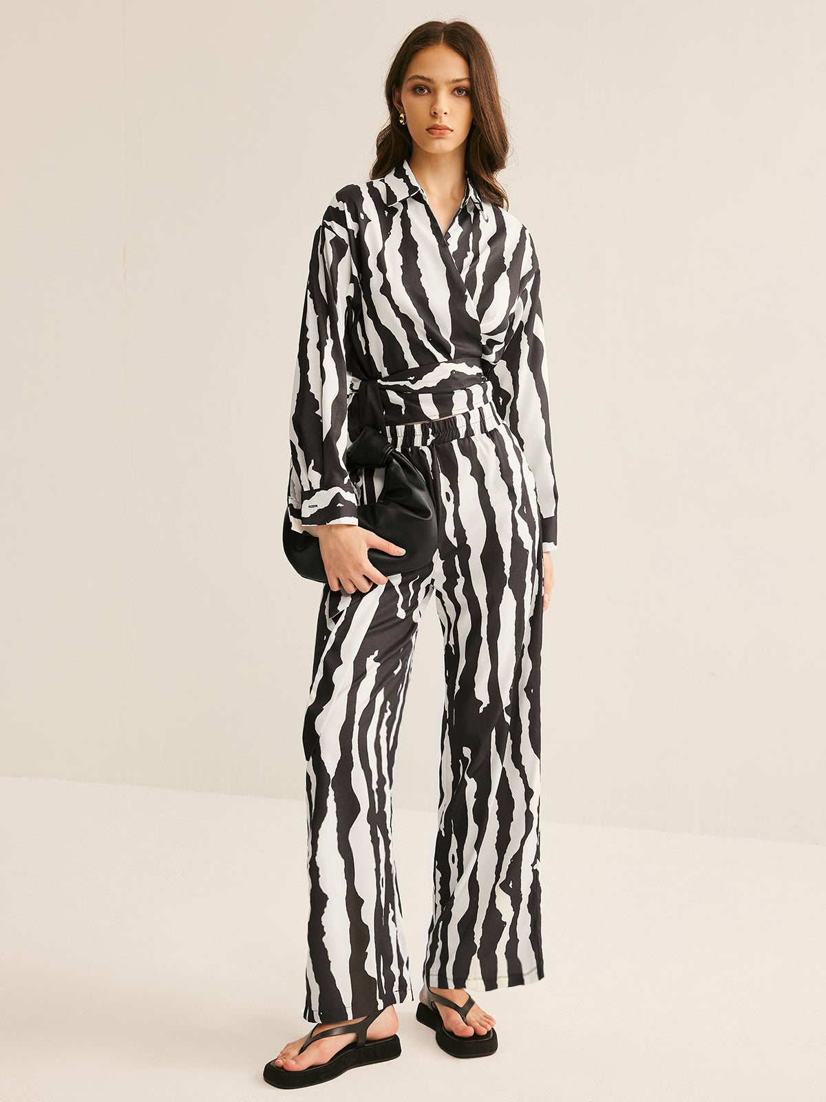 V Yaka Zebra Desenli Pantolon Takımı