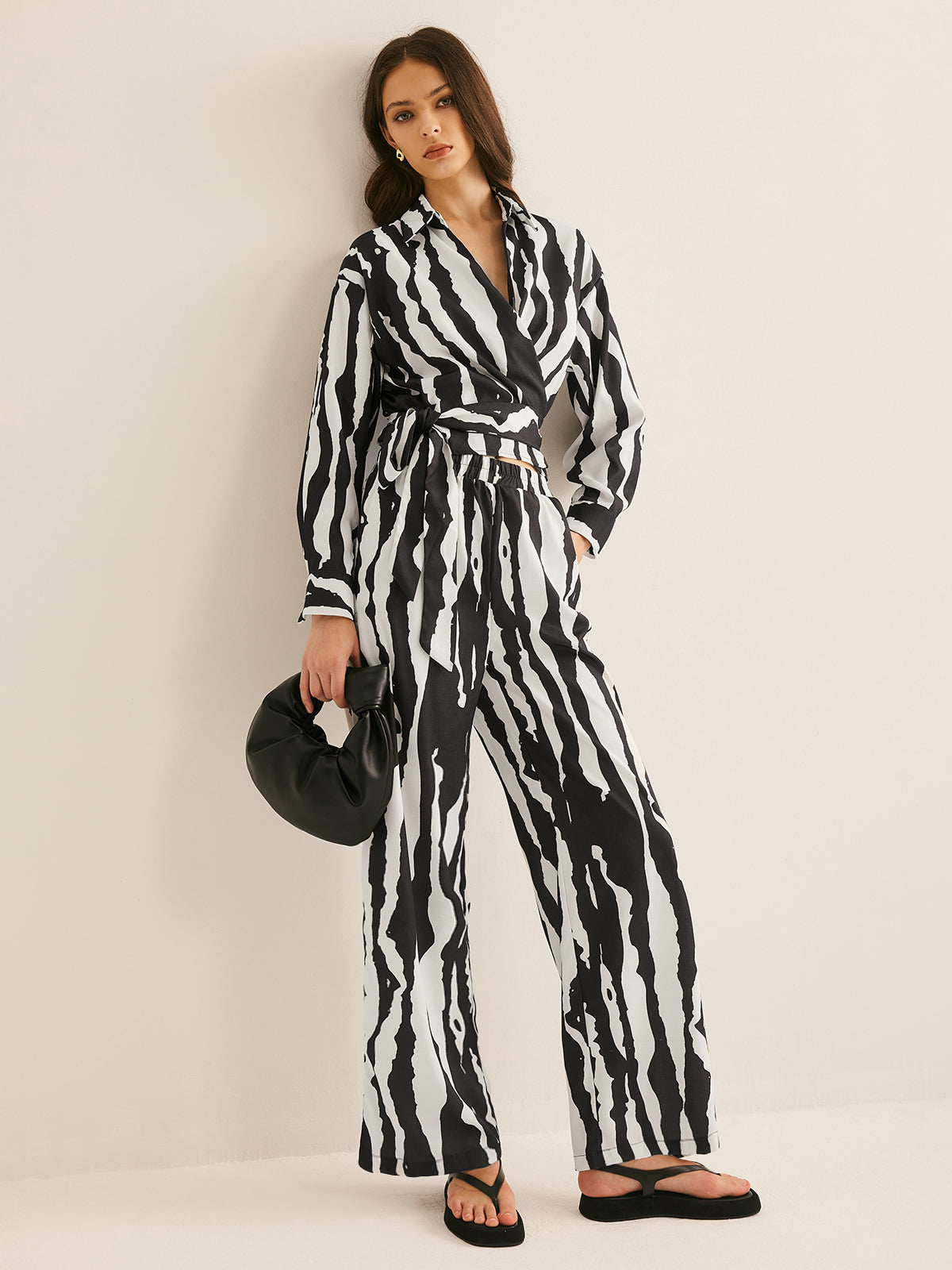 V Yaka Zebra Desenli Pantolon Takımı