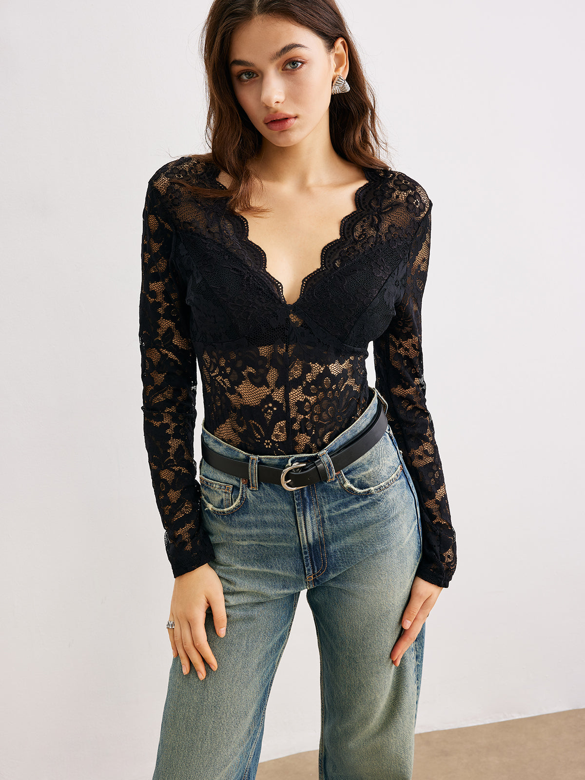 Dalgalı Kenar Dantel Panelli Bodysuit